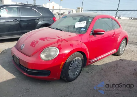 2013 Volkswagen Beetle 2.5L z USA, uszkodzony, nr VIN 3VWJX7AT1DM681576